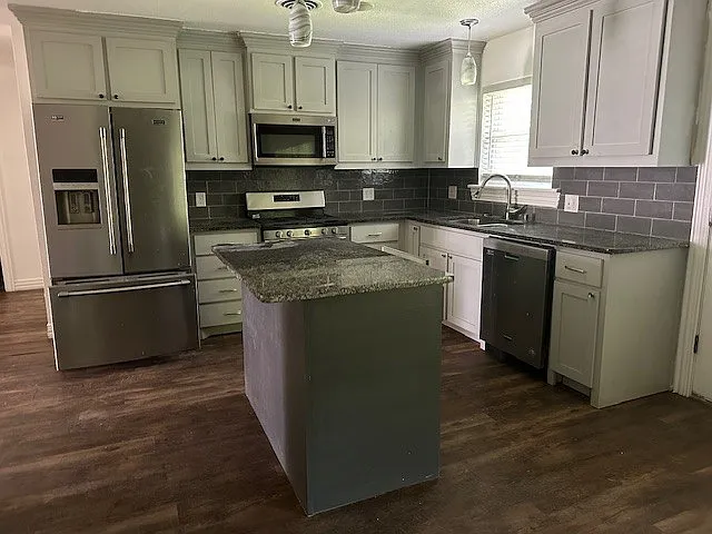 1008 Holiday Dr — Photo 4