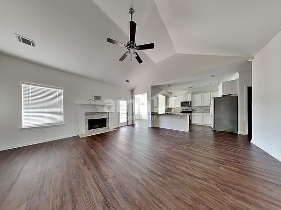 5th image of 131 Waverly Way