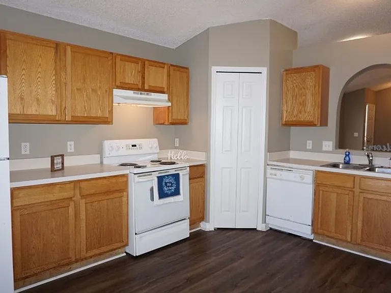 6648 Gentle Oaks Dr E — Photo 7