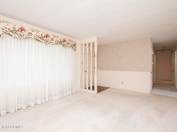 4th image of 4409 Rainbow Cir