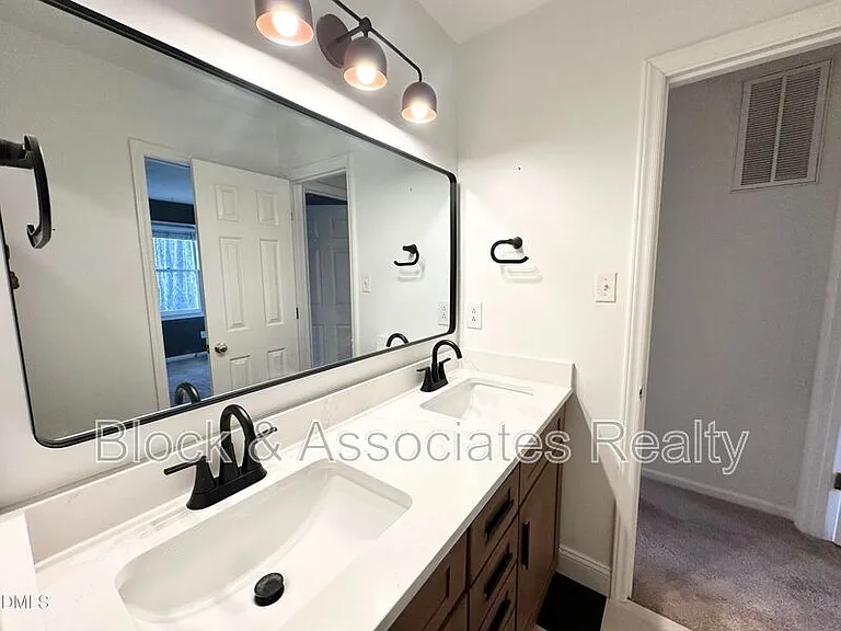 5649 Hamstead Xing — Photo 14