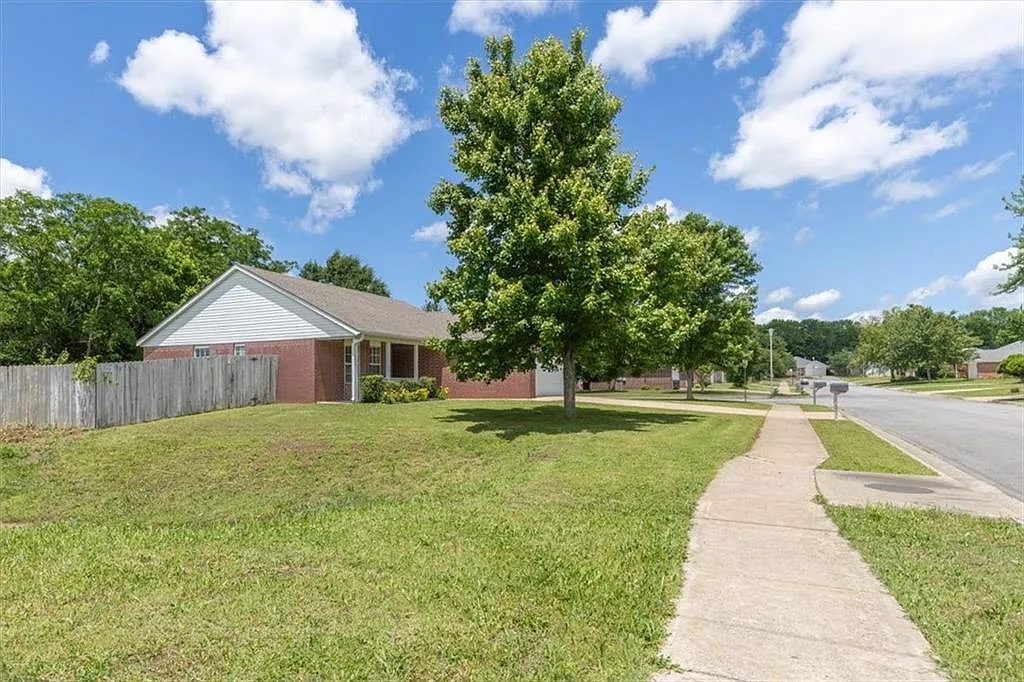 3 bed, 1251 sqft, $3,000 — Photo 1