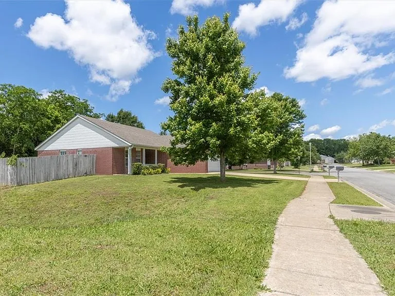 1275 S Jasmine Ln — Photo 1