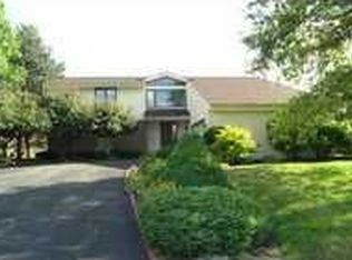 3221 Burberry Ct, Saline, MI 48176