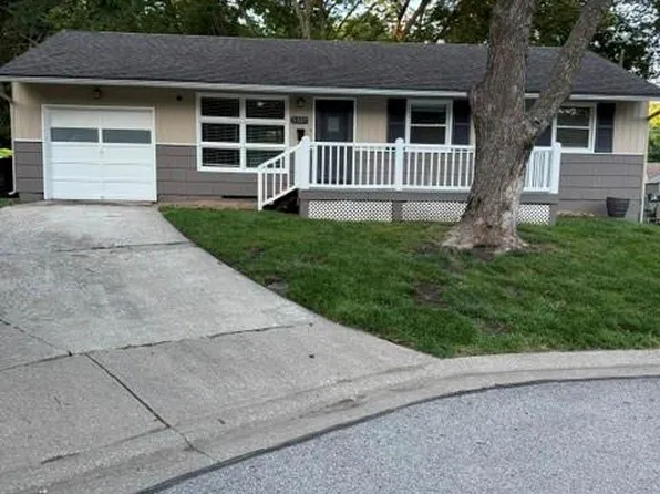 5327 Maple St, Mission, KS 66202