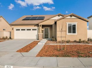 921 Bordeaux Ln, San Jacinto, CA 92582