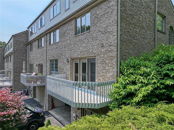 3rd image of 618 Essex Ct #O