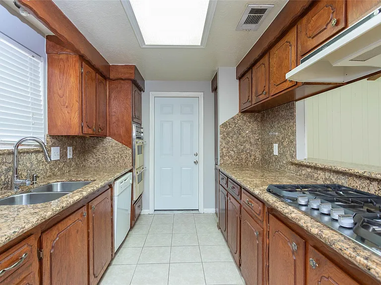 2921 Chicago St — Photo 11