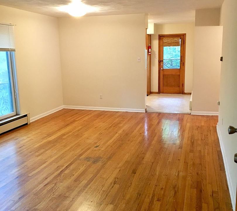 1st image of 400 Mimosa Ct APT 4