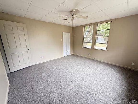 4th image of 823 Morris Ave