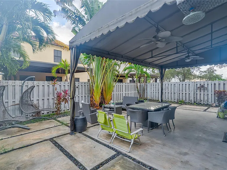 8825 NW 100th Pl — Photo 17