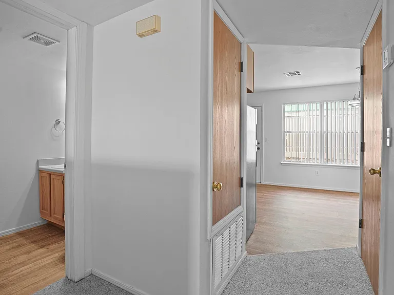 Persimmon Square Apartments — Photo 7