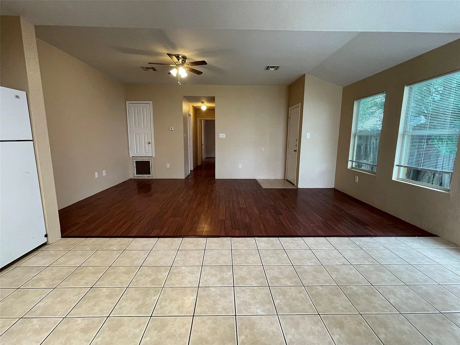 2 bed, 2.0 bath, 1947 sqft, $1,100 — Photo 3