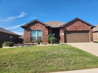 5113 Meadow Ln, Krum, TX 76249