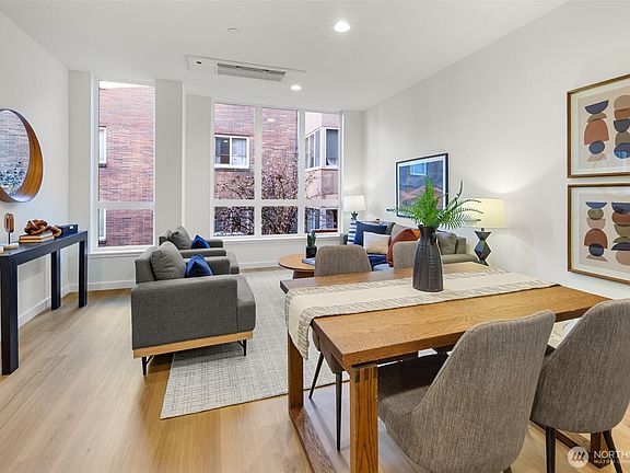 3rd image of 318 C Bellevue Avenue E