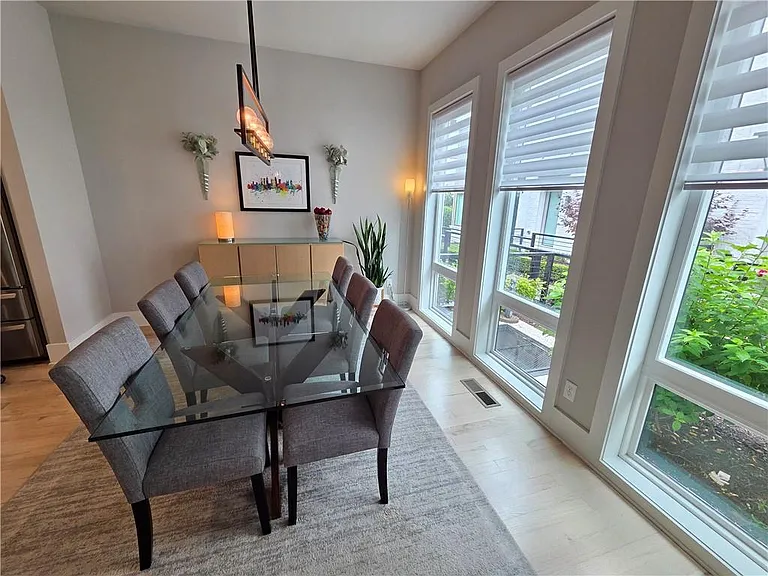 318 Gibson St SE — Photo 6