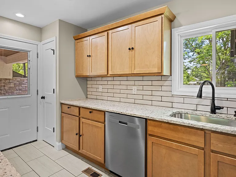910 Windlau Ct — Photo 14