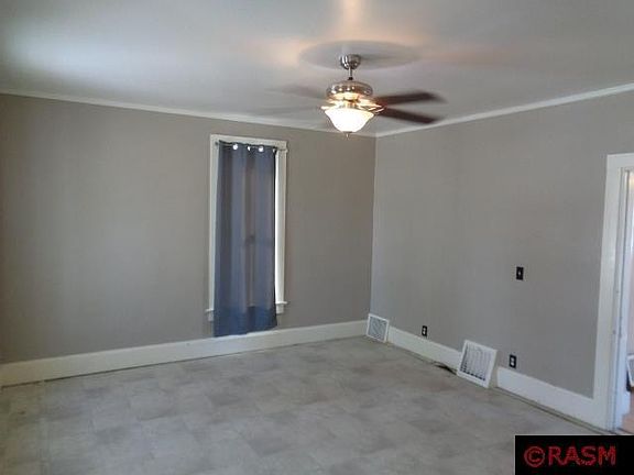 4th image of 532 1st Ave N