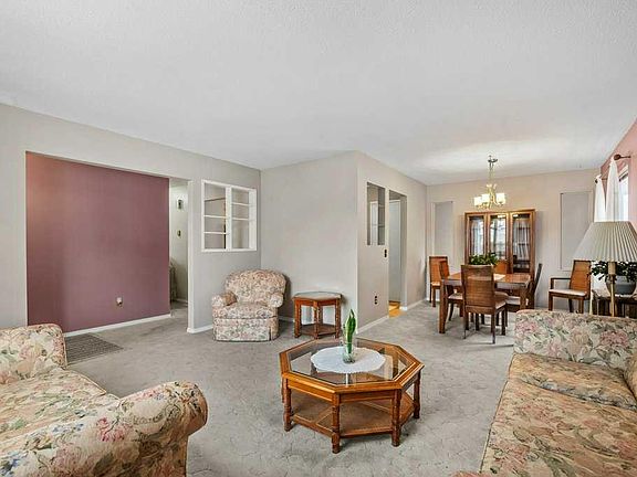 5th image of 6736 NW Malvern Rd NE