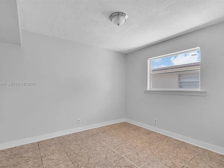 632 SW 16th Ave #D — Photo 7