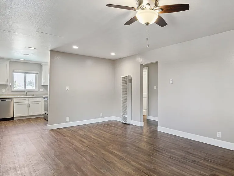 Coral Gardens Apartments — Photo 1