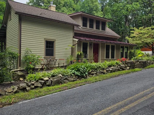 45 Wetzel Rd, Macungie, PA 18062
