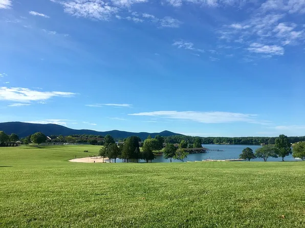 160 Sailors Cove Dr Unit 1207, Moneta, VA 24121