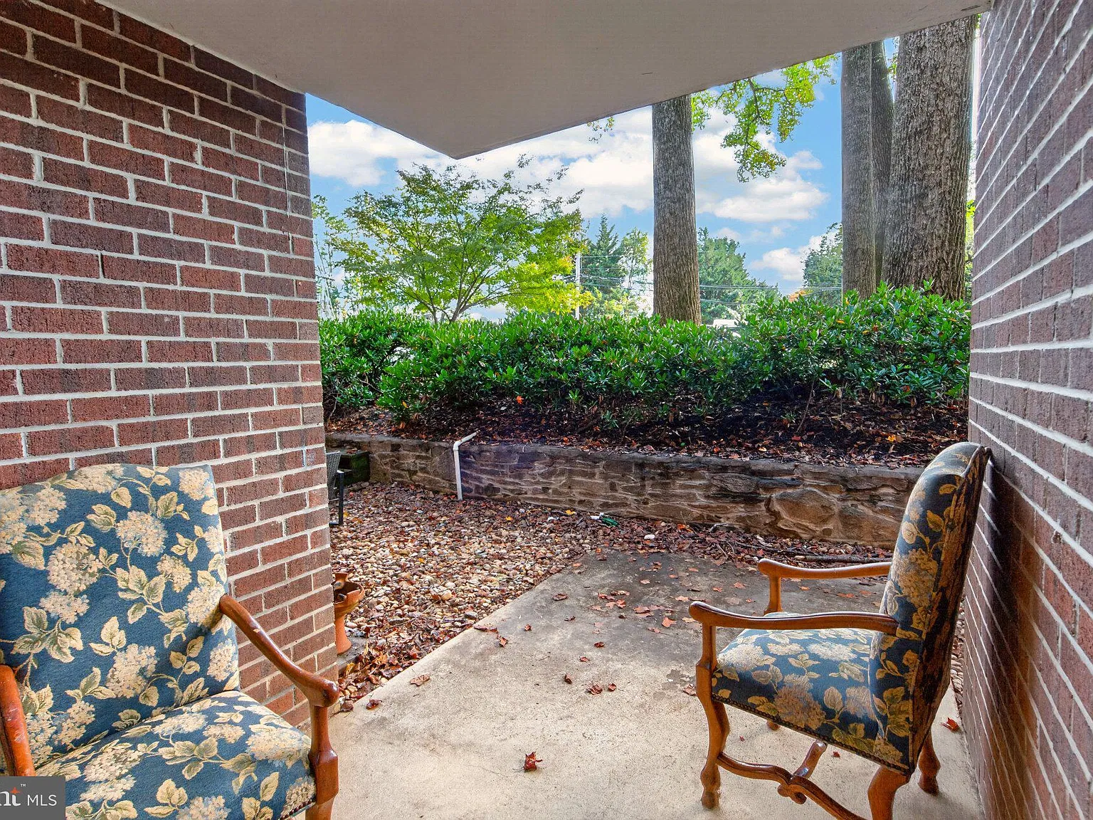2 bed, 1.0 bath, 898 sqft, $2,100 — Photo 3