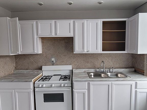 2nd image of 2744 W 18th St #3