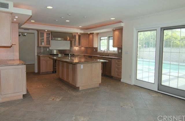 1st image of 23018 Vose St