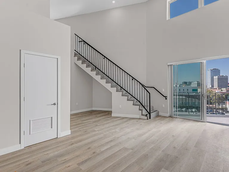 825 Coronado — Photo 9