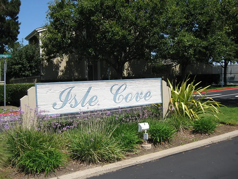 Isle Cove complex is just across the street to Foster City Elementary School K-5.