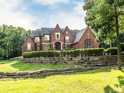 3250 Oak Hollow Dr, Ann Arbor, MI, 48103