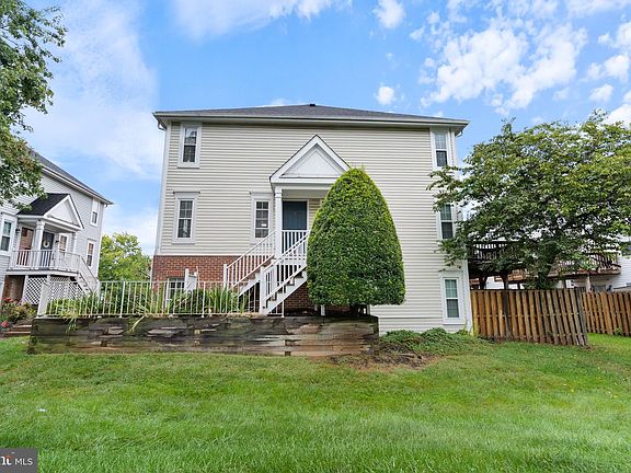 2nd image of 8025 Lantern Ct #118