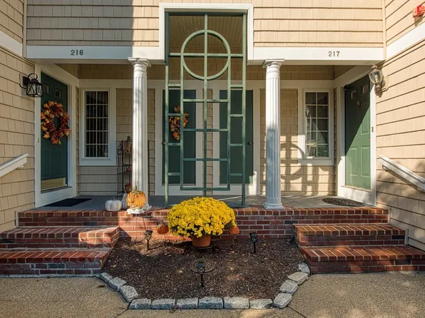 701 Winthrop St APT 216, Taunton, MA 02780