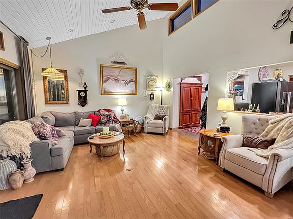 3rd image of 5760 Deerfield Ln