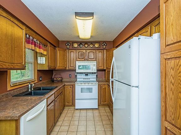 2nd image of 2600 NE 56th St