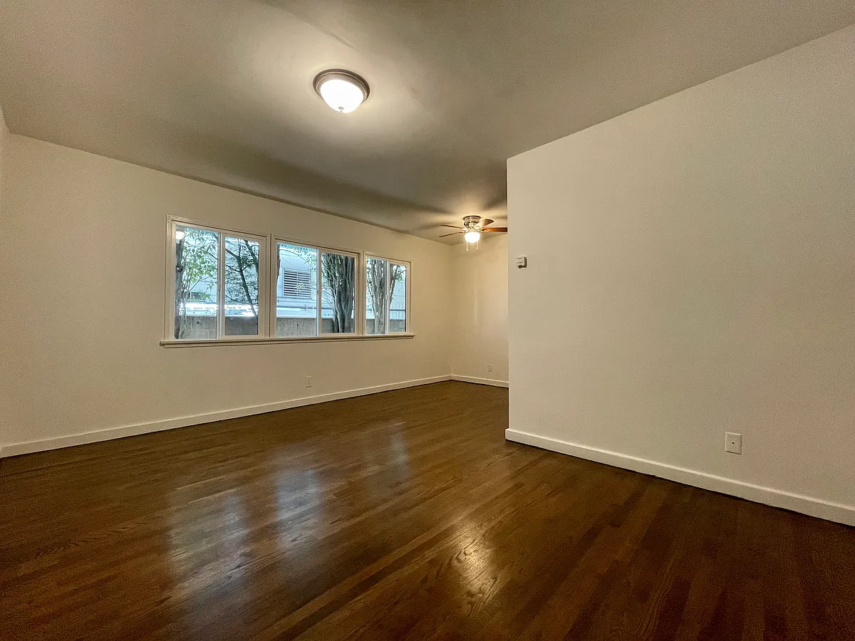 Building Photo - 2129 Ocean Ave #5
