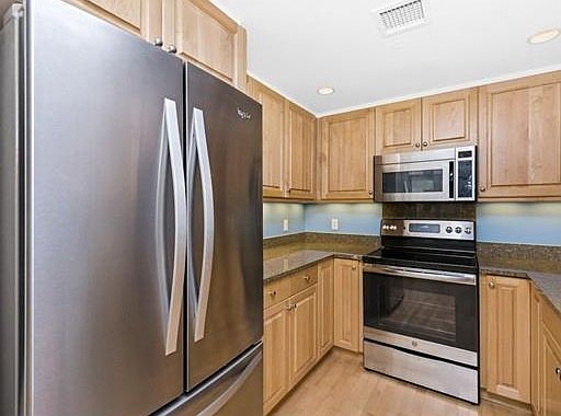 2nd image of 12 Bowdoin St #513