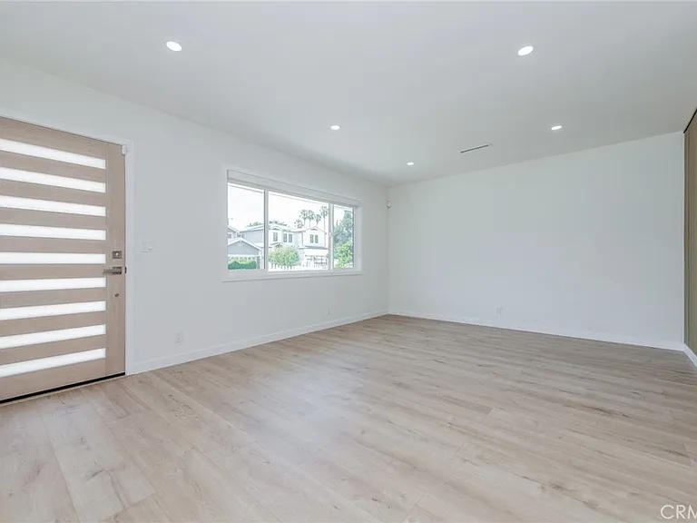 4534 Lennox Ave — Photo 3
