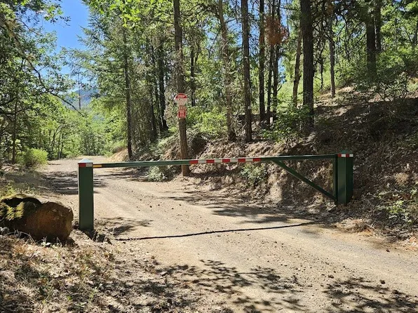 Lovers Ln, Wahkiacus, WA 98670