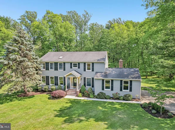 13 Coventry Ln, Hopewell, NJ 08525