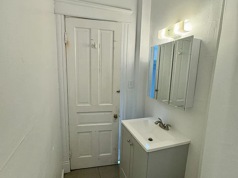 BATHROOM 2