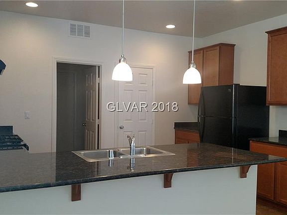 3rd image of 10632 Summerbell St