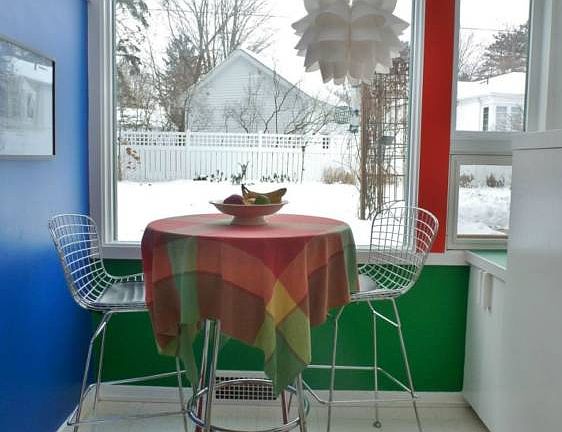 Closer view of the casual eating area that overlooks the backyard!