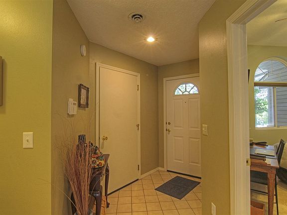 3rd image of 223 E Rockwood Blvd #11