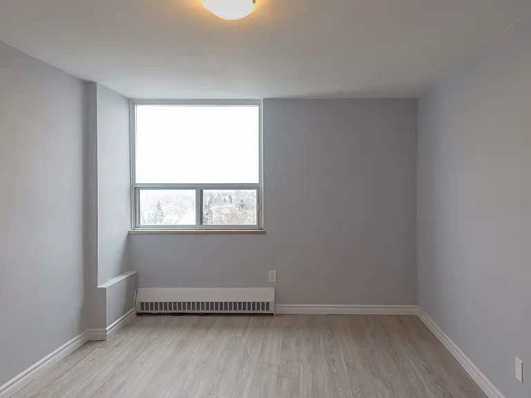 2185 Lawrence Ave E — Photo 32