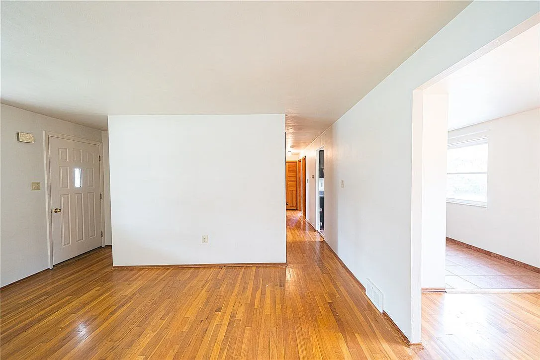 3 bed, 925 sqft, $1,600 — Photo 2
