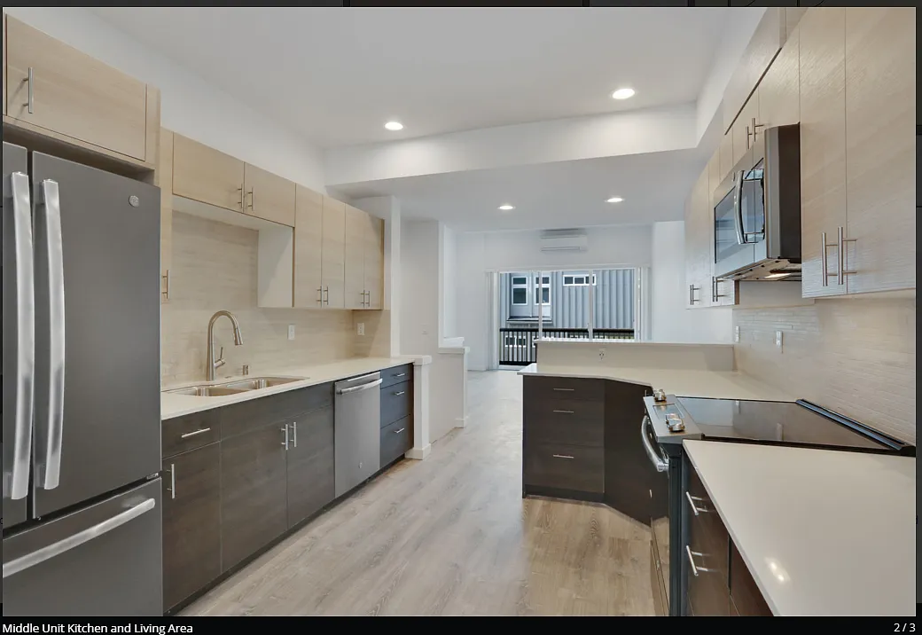 Silverlake Townhomes — Photo 4