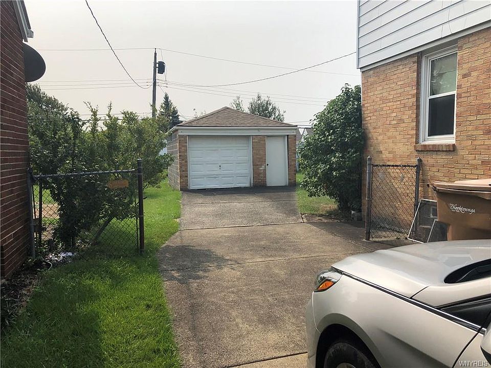 2nd image of 89 Homesgarth Ave